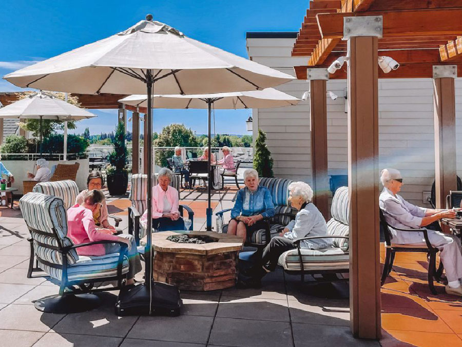 Laurel Parc Assisted Living Patio in Portland Oregon